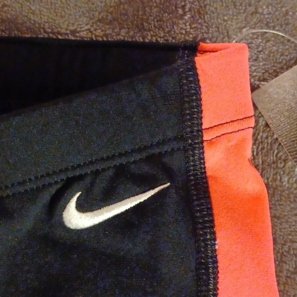 NIKE SWIM SHORTS PINK & BLACK SIZE 8-10 YEARS - Picture 2 of 5